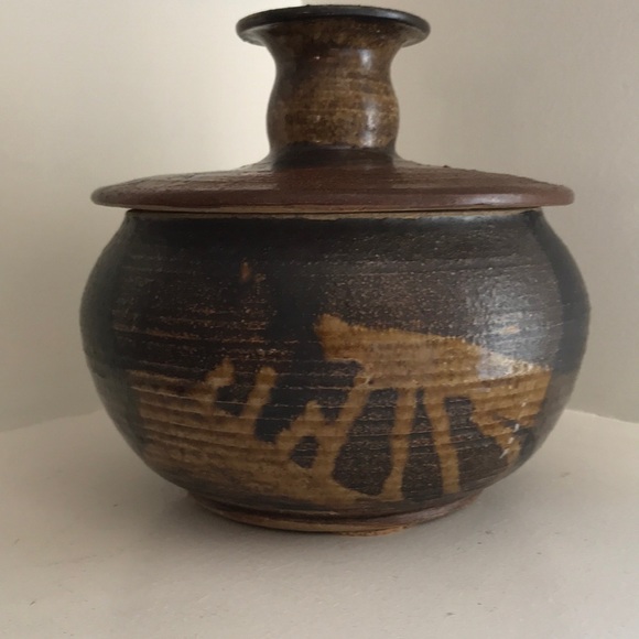 Pottery container - Picture 1 of 10